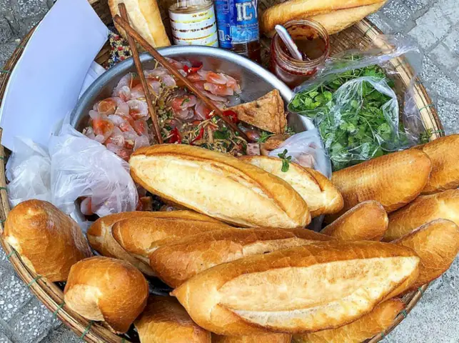 Bánh Mì Ngon Nhất Đà Nẵng: Top 15 Quán Không Thể Bỏ Lỡ