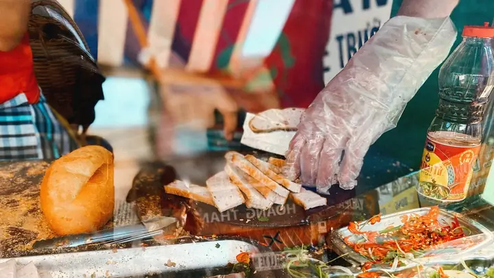 Khám Phá Bánh Mì Nguyên Hương Nha Trang: Địa Chỉ, Thực Đơn, Giá