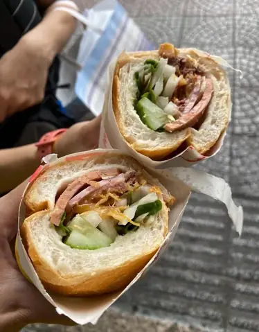 Bánh Mì Oanh Lý Tự Trọng: Đánh Giá Chi Tiết Từ A Đến Z Bánh Mì Oanh Lý Tự Trọng: Đánh Giá Chi Tiết Từ A Đến Z