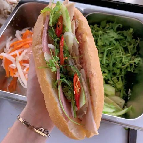 Bánh Mì Thịt Nướng Nha Trang: Hương Vị Đường Phố Đáng Nhớ Bánh Mì Thịt Nướng Nha Trang: Hương Vị Đường Phố Đáng Nhớ