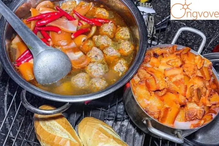 Khám Phá Bánh Mì Xíu Mại Bà Năm – Đánh Giá Hương Vị