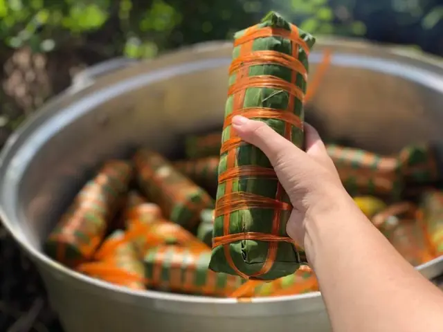 Bánh Tét Cốm Dẹp Trà Vinh: Đặc Sản Văn Hóa Từ Vùng Sông Nước Bánh Tét Cốm Dẹp Trà Vinh: Đặc Sản Văn Hóa Từ Vùng Sông Nước
