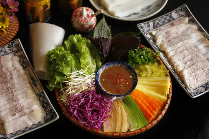Bánh Tráng Cuốn Thịt Heo Đà Nẵng: Hướng Dẫn Chi Tiết Và Trải Nghiệm Thực Tế