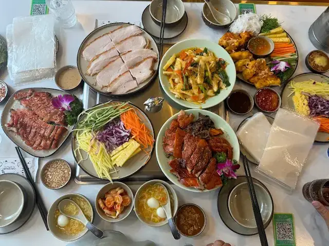 Bánh Tráng Cuốn Thịt Heo Gần Đây: 9 Quán Ngon Chuẩn Vị Miền Trung Tại Hà Nội