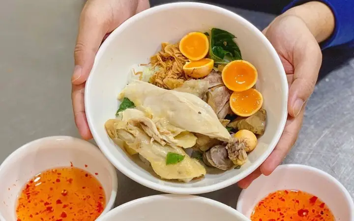 Bánh Ướt Lòng Gà Đà Lạt: Đánh Giá Chi Tiết Về Món Ăn Đặc Sản "đắt Giá" Nhất Thành Phố Sương Mù