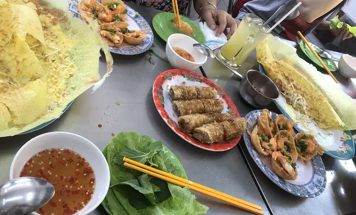 Review Quán Bánh Xèo Ngọc Sơn: Trải Nghiệm Ẩm Thực Đường Phố Quận 5 Review Quán Bánh Xèo Ngọc Sơn: Trải Nghiệm Ẩm Thực Đường Phố Quận 5