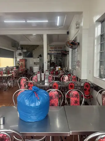 Review Quán Bánh Xèo Ngọc Sơn: Trải Nghiệm Ẩm Thực Đường Phố Quận 5
