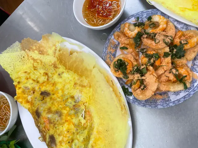Review Quán Bánh Xèo Ngọc Sơn: Trải Nghiệm Ẩm Thực Đường Phố Quận 5 Review Quán Bánh Xèo Ngọc Sơn: Trải Nghiệm Ẩm Thực Đường Phố Quận 5