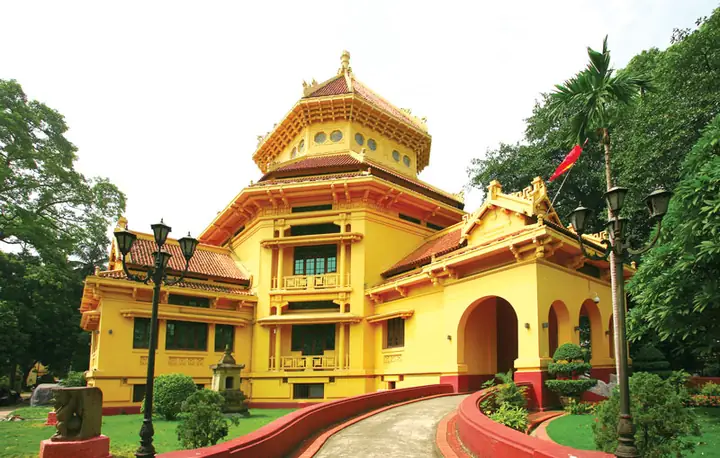 Bảo Tàng Lịch Sử Quốc Gia: Vị Trí, Sưu Tập & Kiến Trúc
