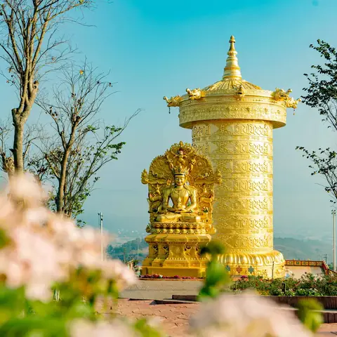 Khám Phá Đại Bảo Tháp Kinh Luân – Biểu Tượng Vàng 24k Đà Lạt Khám Phá Đại Bảo Tháp Kinh Luân – Biểu Tượng Vàng 24k Đà Lạt
