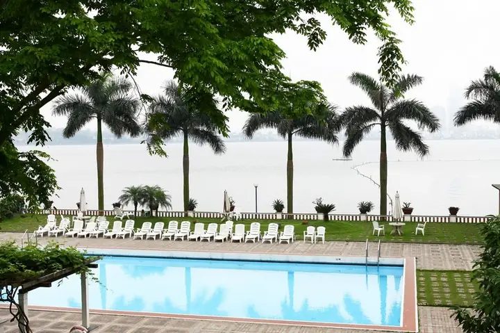 Review Bể Bơi Khách Sạn Thắng Lợi: Trải Nghiệm Thực Tế Và Đánh Giá