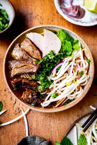 Khám Phá 12 Địa Điểm Bún Bò Huế Ngon Nhất Ở Hue Khám Phá 12 Địa Điểm Bún Bò Huế Ngon Nhất Ở Hue