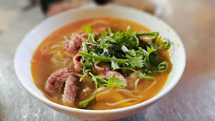 Khám Phá 12 Địa Điểm Bún Bò Huế Ngon Nhất Ở Hue Khám Phá 12 Địa Điểm Bún Bò Huế Ngon Nhất Ở Hue