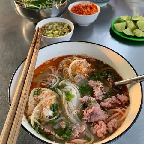 Khám Phá 12 Địa Điểm Bún Bò Huế Ngon Nhất Ở Hue Khám Phá 12 Địa Điểm Bún Bò Huế Ngon Nhất Ở Hue