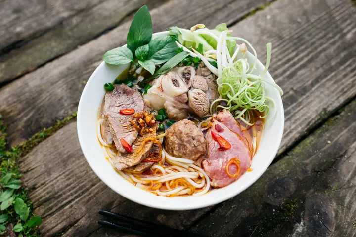 Khám Phá 12 Địa Điểm Bún Bò Huế Ngon Nhất Ở Hue