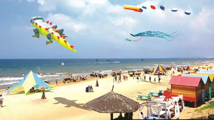Khám Phá Bãi Biển Cam Bình – Hướng Dẫn Du Lịch Chi Tiết Cho Mọi Du Khách