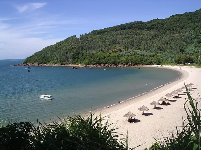 Bãi Biển Hải Hòa Tĩnh Gia Thanh Hóa: Thiên Đường Hoang Sơ Miền Trung Bãi Biển Hải Hòa Tĩnh Gia Thanh Hóa: Thiên Đường Hoang Sơ Miền Trung