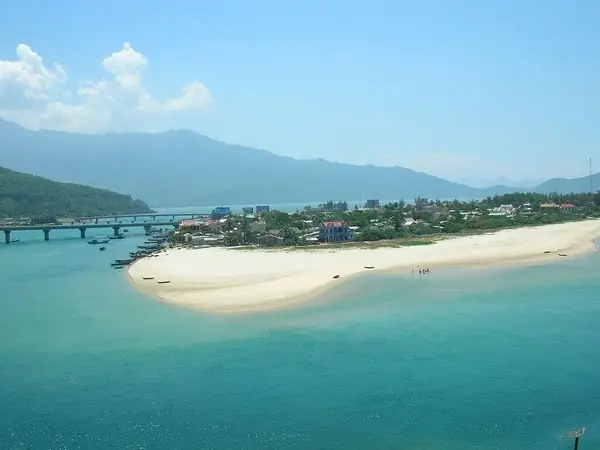 Khám Phá Biển Trà Cổ Móng Cái: Hướng Dẫn Du Lịch Chi Tiết