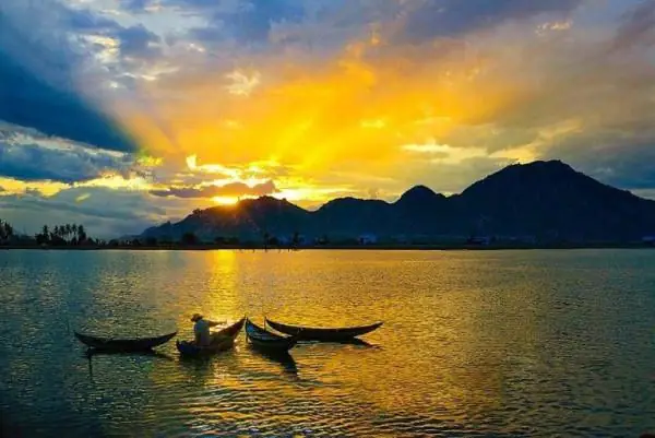 Giải Mã Câu Ca Bình Định: Núi Vọng Phu, Đầm Thị Nại, Cù Lao Xanh