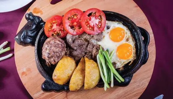 Review Chi Tiết Quán Bít Tết Ngọc Hiếu - Hòa Mã: Thương Hiệu Gia Truyền Giữa Lòng Hà Nội