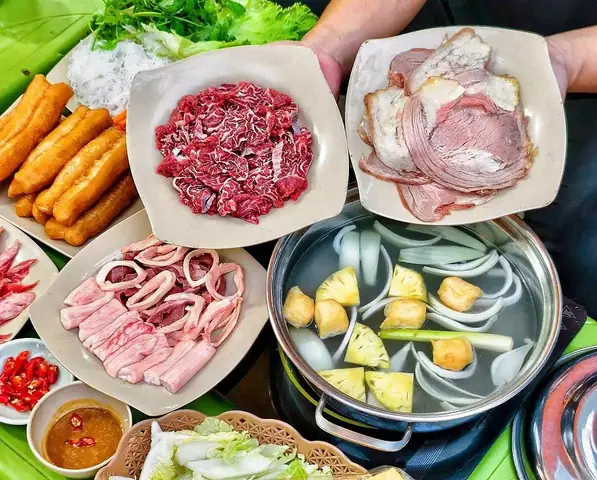 Bò Nhúng Dấm Đại Cồ Việt: Đánh Giá Chi Tiết Về Trải Nghiệm Ẩm Thực Đáng Nhớ