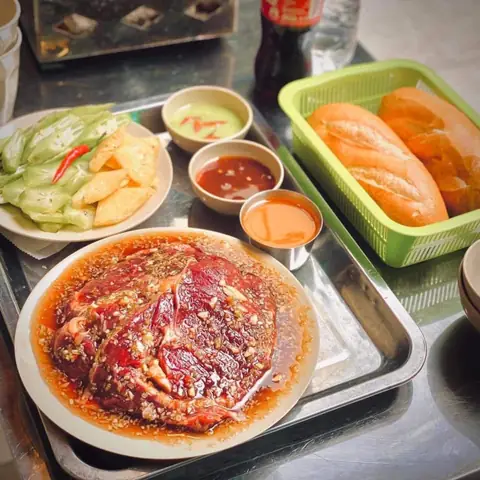 Bò Nướng Phố Nguyễn Chí Thanh: Trải Nghiệm Ẩm Thực Đường Phố Nha Trang