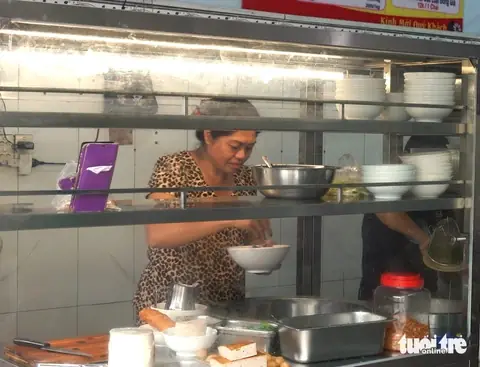 Đánh Giá Quán Bún Bò Cư Xá Bắc Hải: Hương Vị Đậm Đà Hay Chỉ Tiếng Tăm?