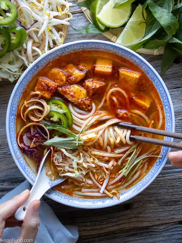 Đánh Giá Chi Tiết 2 Sản Phẩm Bún Bò Huế Chay Hàng Đầu Tại Mỹ