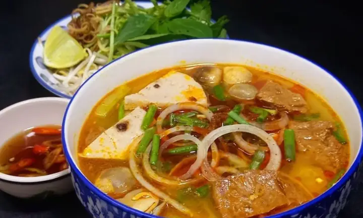 Đánh Giá Chi Tiết 2 Sản Phẩm Bún Bò Huế Chay Hàng Đầu Tại Mỹ