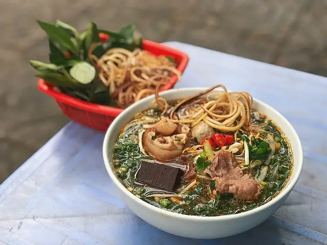 Đánh Giá Chi Tiết Quán Bún Bò Huế Ly Chính Thắng: Trải Nghiệm Đúng Vị Huế