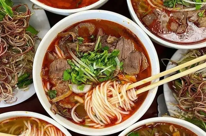 Review Top 5 Quán Bún Bò Huế Ngon Hà Nội: Đánh Giá Chi Tiết Từ A Đến Z Review Top 5 Quán Bún Bò Huế Ngon Hà Nội: Đánh Giá Chi Tiết Từ A Đến Z