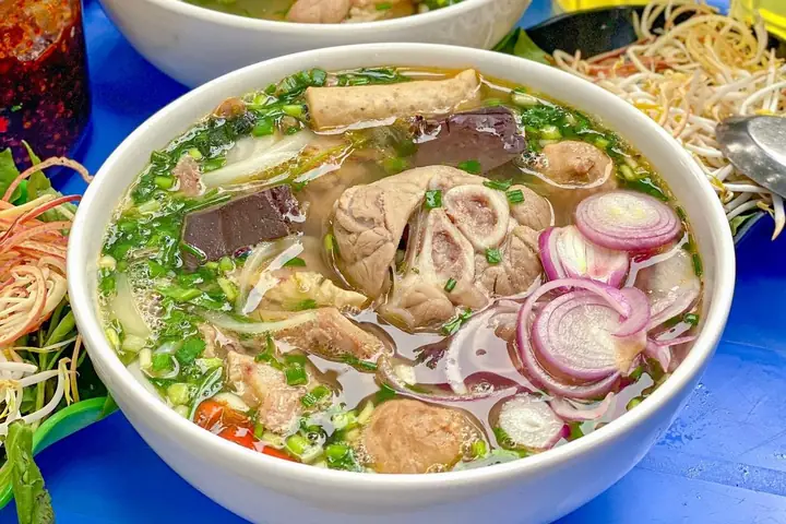 Review Top 5 Quán Bún Bò Huế Ngon Hà Nội: Đánh Giá Chi Tiết Từ A Đến Z Review Top 5 Quán Bún Bò Huế Ngon Hà Nội: Đánh Giá Chi Tiết Từ A Đến Z