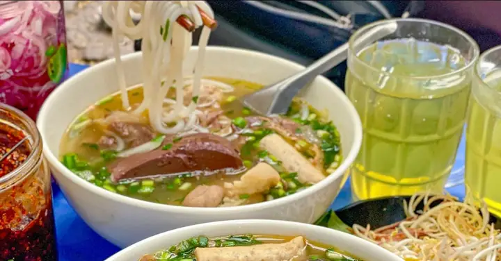 Review Top 5 Quán Bún Bò Huế Ngon Hà Nội: Đánh Giá Chi Tiết Từ A Đến Z Review Top 5 Quán Bún Bò Huế Ngon Hà Nội: Đánh Giá Chi Tiết Từ A Đến Z