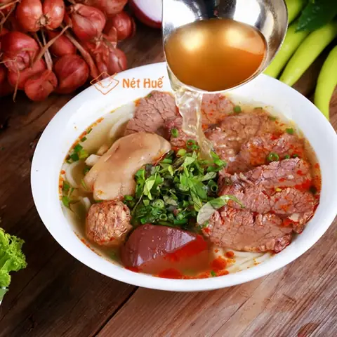 Review Top 5 Quán Bún Bò Huế Ngon Hà Nội: Đánh Giá Chi Tiết Từ A Đến Z