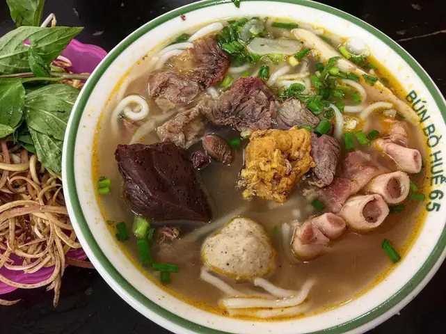 Review Top 5 Quán Bún Bò Huế Ngon Hà Nội: Đánh Giá Chi Tiết Từ A Đến Z Review Top 5 Quán Bún Bò Huế Ngon Hà Nội: Đánh Giá Chi Tiết Từ A Đến Z