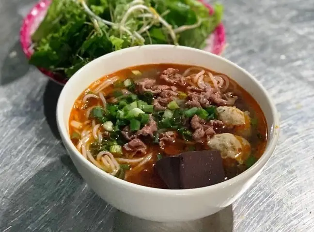 Review Chi Tiết 15 Quán Bún Bò Huế Ngon Nhất Huế: Đậm Đà Chuẩn Vị Cố Đô
