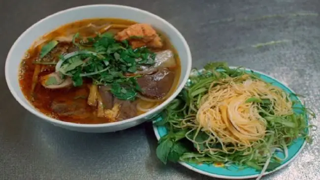 Bún Bò Huế Ngon Tại Huế: Top 10 Quán & Đánh Giá Chi Tiết 2026