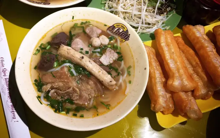O Hiền: Review Bún Bò Huế & Lẩu Đuôi Bò Ngon