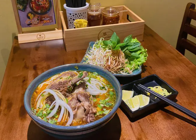 Top 10 Quán Bún Bò Huế Ngon Nhất Ở Sài Gòn Dành Cho Tín Đồ Ẩm Thực