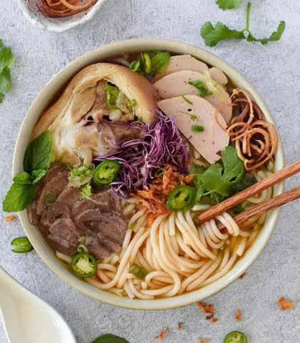 Top 10 Quán Bún Bò Huế Ngon Nhất Ở Sài Gòn Dành Cho Tín Đồ Ẩm Thực