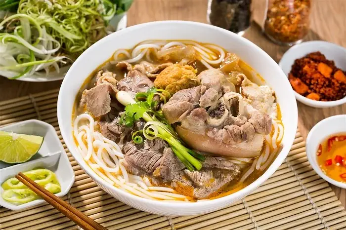 Top 10 Quán Bún Bò Huế Ngon Nhất Ở Sài Gòn Dành Cho Tín Đồ Ẩm Thực