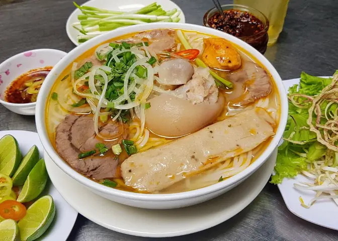 Top 10 Quán Bún Bò Huế Ngon Nhất Ở Sài Gòn Dành Cho Tín Đồ Ẩm Thực