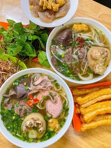 Bún Bò Huế Tại Đà Lạt: Hương Vị Đặc Trưng Và Địa Chỉ Nên Thử Bún Bò Huế Tại Đà Lạt: Hương Vị Đặc Trưng Và Địa Chỉ Nên Thử