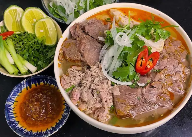 Bún Bò Ngon Nhất Sài Gòn? Đánh Giá Chi Tiết Bếp Ông Lập Bún Bò Ngon Nhất Sài Gòn? Đánh Giá Chi Tiết Bếp Ông Lập