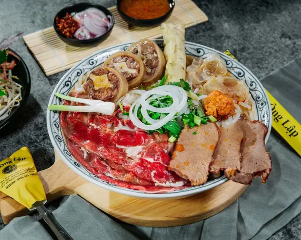 Bún Bò Ngon Nhất Sài Gòn? Đánh Giá Chi Tiết Bếp Ông Lập Bún Bò Ngon Nhất Sài Gòn? Đánh Giá Chi Tiết Bếp Ông Lập