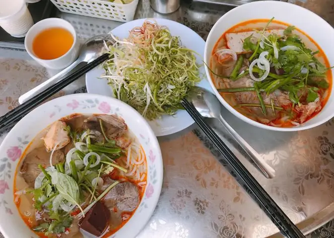 Top 10 Quán Bún Bò Ngon Nhất Đà Lạt: Đánh Giá Chi Tiết Từ A Đến Z