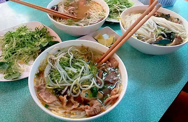 Top 10 Quán Bún Bò Ngon Nhất Đà Lạt: Đánh Giá Chi Tiết Từ A Đến Z