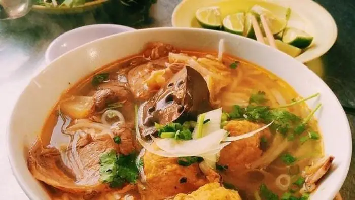 Top 5 Quán Bún Bò Huế Ngon Nhất Quận 1: Đánh Giá Chi Tiết & Bảng So Sánh Top 5 Quán Bún Bò Huế Ngon Nhất Quận 1: Đánh Giá Chi Tiết & Bảng So Sánh
