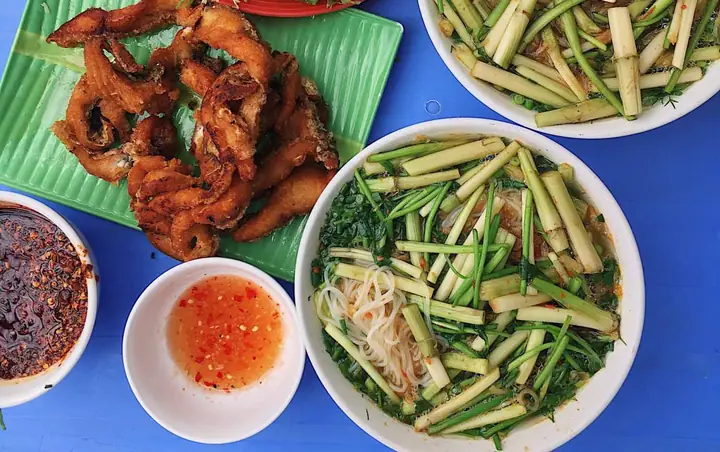 Đánh Giá Chi Tiết Quán Bún Cá Chấm Nguyễn Thái Học: Trải Nghiệm Ẩm Thực Đường Phố Đà Nẵng