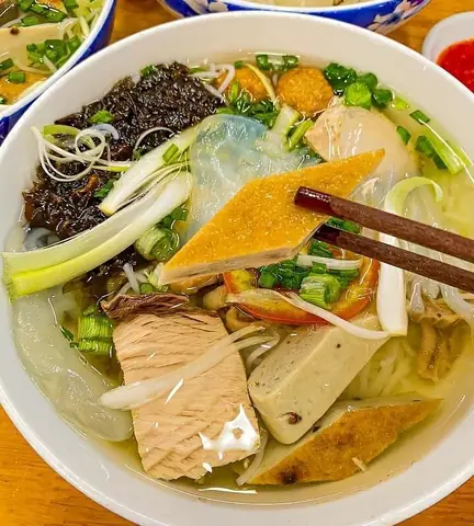Đánh Giá Chi Tiết Quán Bún Cá Nha Trang Hạnh Nhiên: Trải Nghiệm Thực Tế Của Một Du Khách